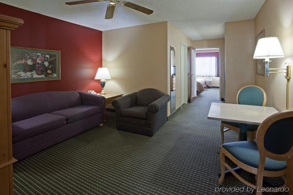 Quality Inn & Suites Stillwater Room photo